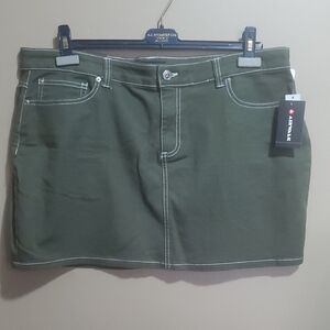 Airwalk Green Women's Skirt With Pockets Size 14